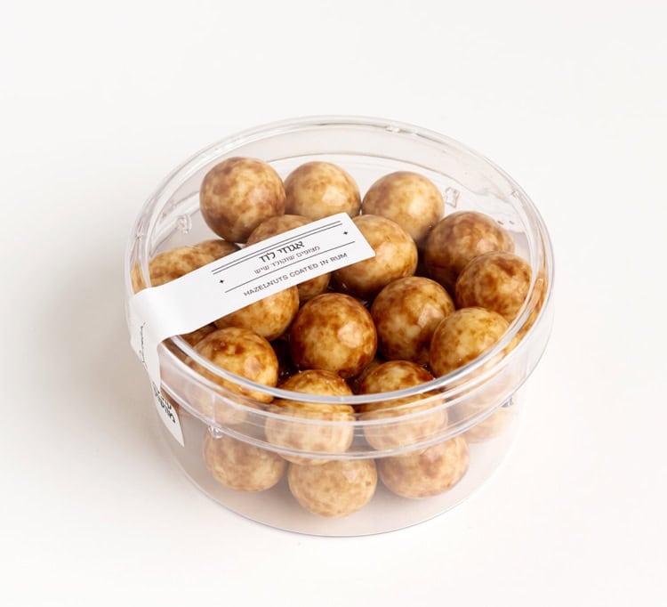 אגוזי לוז מצופים שוקולד שיש | כשר לפסח