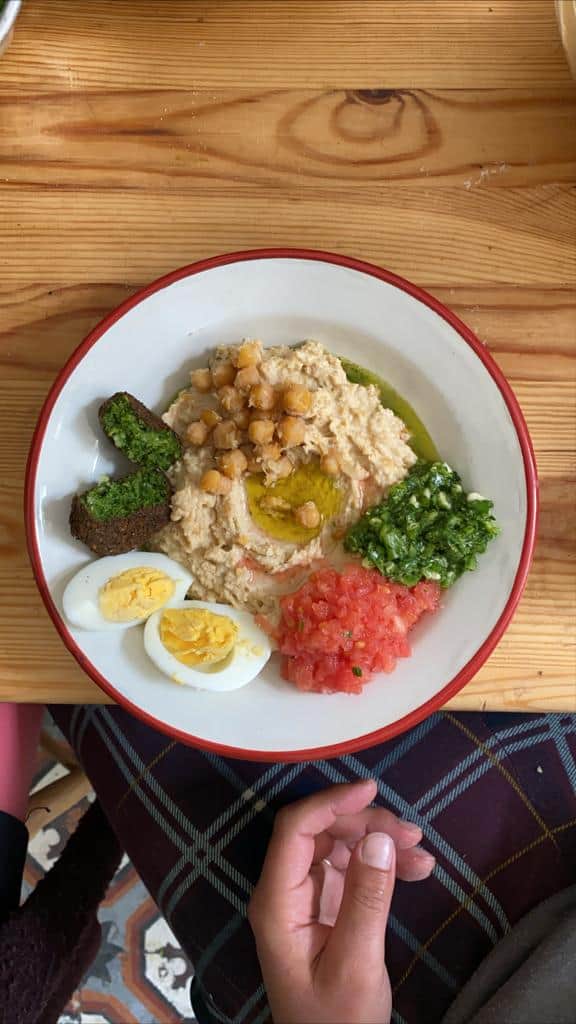 פלאפל ירוק היסטרי של אלון בצלחת