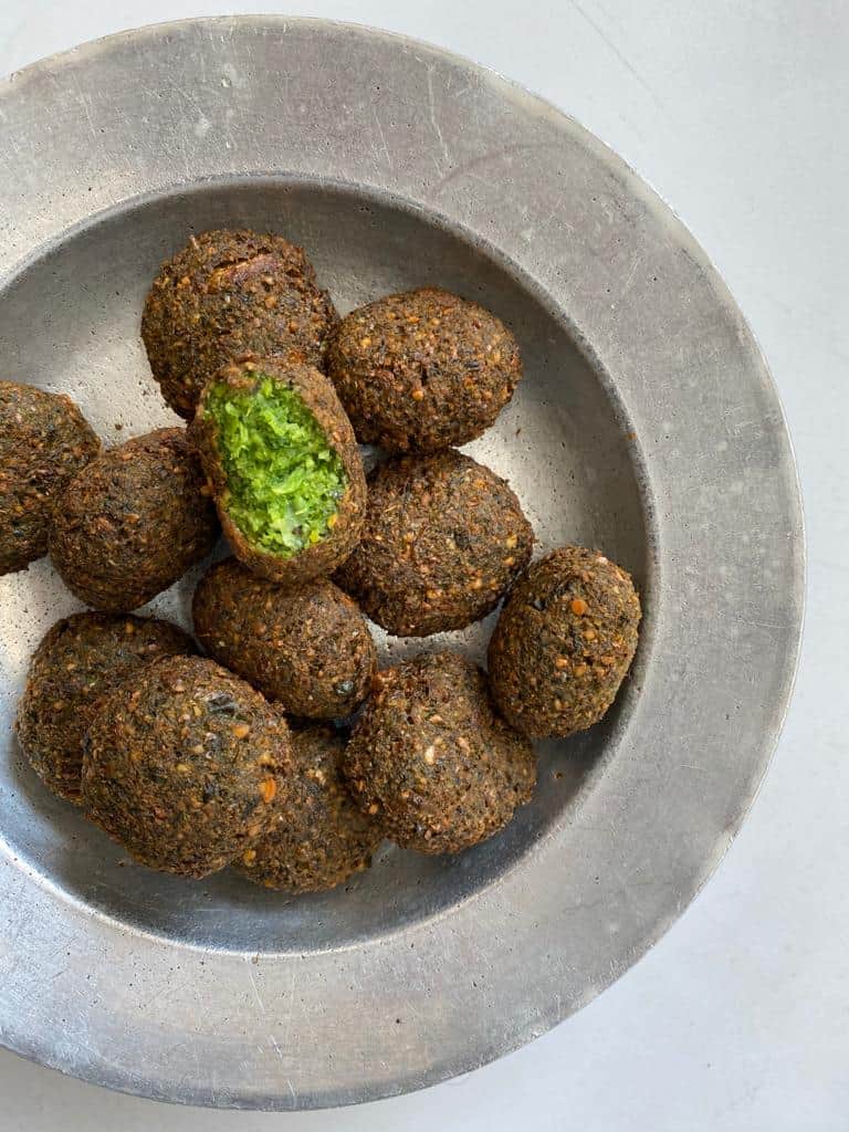 פלאפל ירוק היסטרי של אלון - מוכנים בצלחת