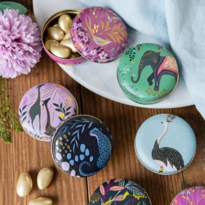 קופסת פח עגולה קטנה