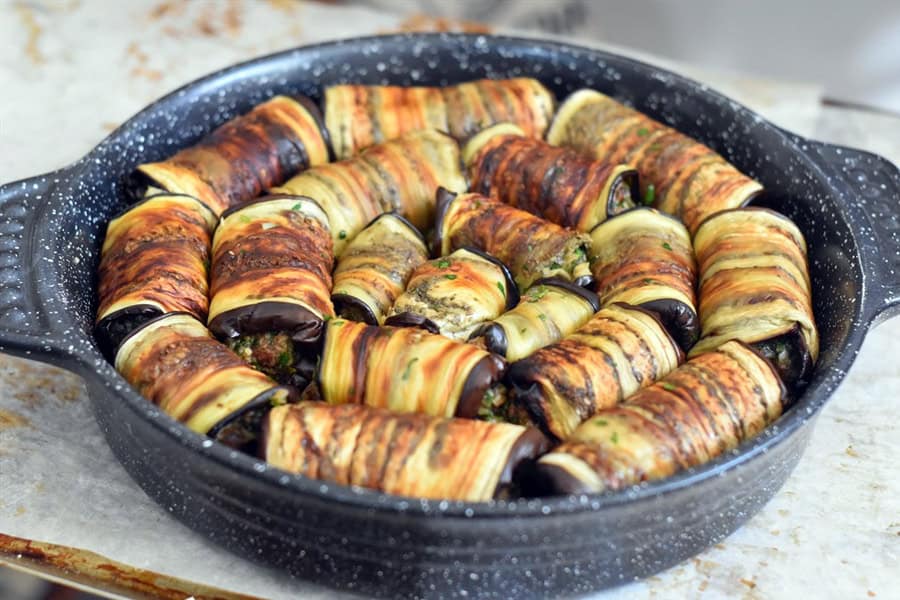 גלילות חציל יפייפיות במילוי בשר