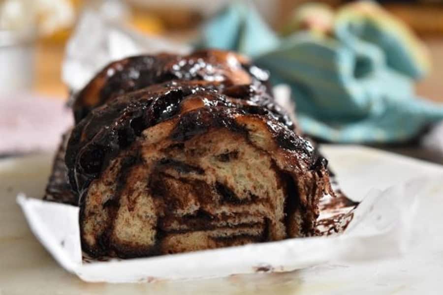 עוגת שמרים שוקולדית רכה ועסיסית (ופרווה)